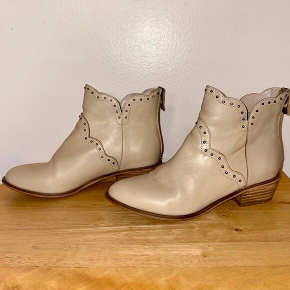 Nine West Leather Cream Ankle Boots with Micro Studs size 6M - Picture 4 of 9